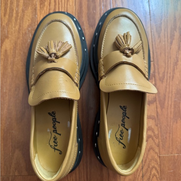 Women’s Free People Mustard Tassel Loafers Size 9 NWOT - Picture 1 of 5